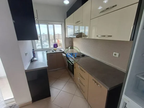 Durres, jepet me qera apartament 2+1 Kati 8, 105 m² 350 € (Tek Kazazi, Durres)