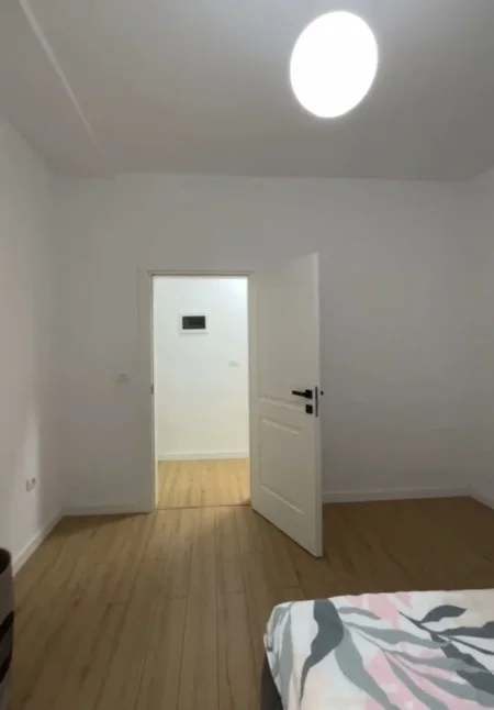 Tirane, shitet apartament 1+1 Kati 4, 83 m² (Tirana e Re)