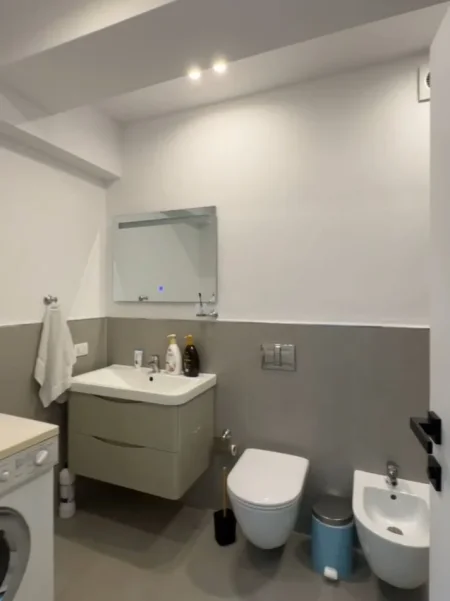 Tirane, shitet apartament 1+1 Kati 4, 83 m² (Tirana e Re)