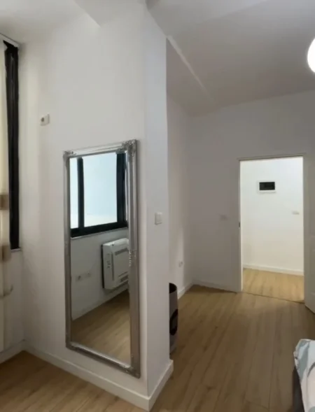 Tirane, shitet apartament 1+1 Kati 4, 83 m² (Tirana e Re)
