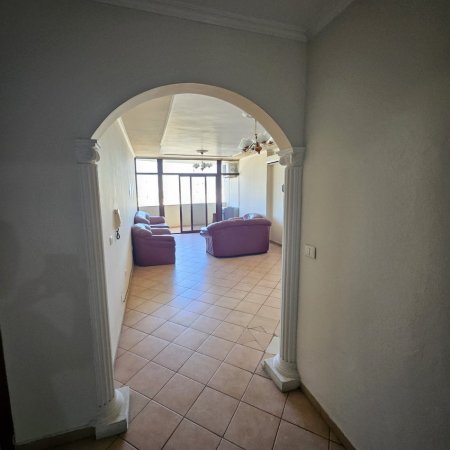 Tirane, jepet me qera apartament 1+1 Kati 11, 100 m² 550 € (Delijorgj)
