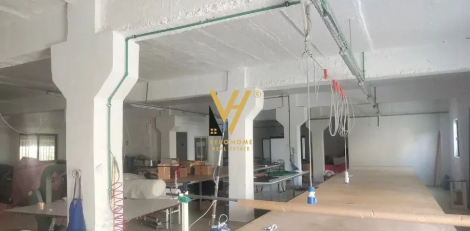 Tirane, jepet me qera magazine Kati 0, 1.350 m² 4.000 € (KOMBINAT)