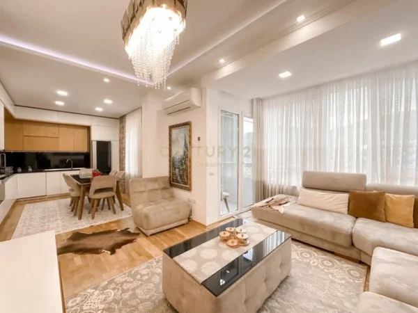 Tirane, shitet apartament 3+1+Ballkon Kati 3, 124 m² 260.000 € (kopshti Botanik)