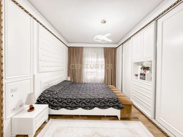 Tirane, shitet apartament 3+1+Ballkon Kati 3, 124 m² 260.000 € (kopshti Botanik)
