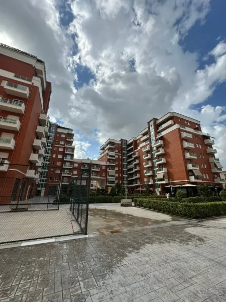 Tirane, jepet me qera ambjent biznesi Kati 0, 132 m² 3.000 € (Green City)