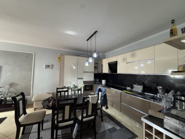 Tirane, jap me qera apartament 2+1+Aneks+Ballkon Kati 6, 110 m² 500 € (Teodor Keko)