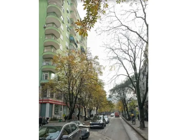 Tirane, jepet me qera ambjent biznesi Kati 1, 400 m² 7.000 € 