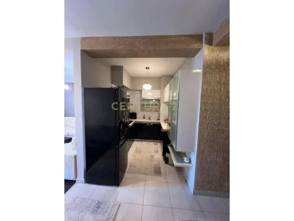 Tirane, shitet apartament 2+1+Ballkon Kati 4, 85 m² 105.000 € (Rr. 3 Deshmoret)