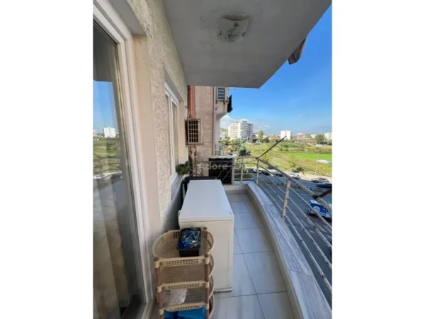 Tirane, shitet apartament 2+1+Ballkon Kati 4, 85 m² 105.000 € (Rr. 3 Deshmoret)