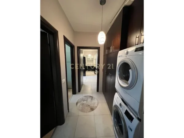 Tirane, shitet apartament 2+1+Ballkon Kati 4, 85 m² 105.000 € (Rr. 3 Deshmoret)