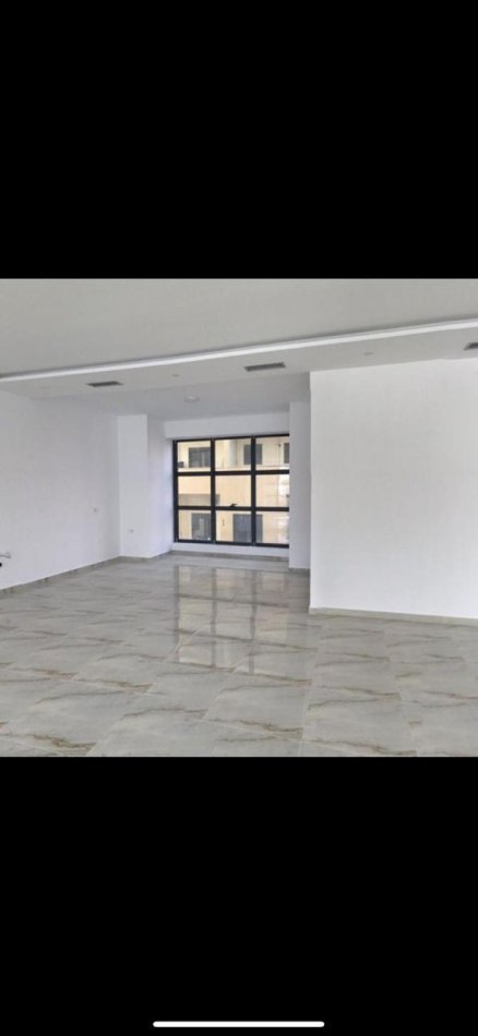 Durres, jepet me qera ambjent biznesi , 180 m² 700 € (RROTA KUQE PLAZH)