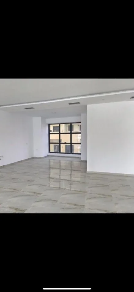 Durres, jepet me qera ambjent biznesi , 180 m² 700 € (RROTA KUQE PLAZH)