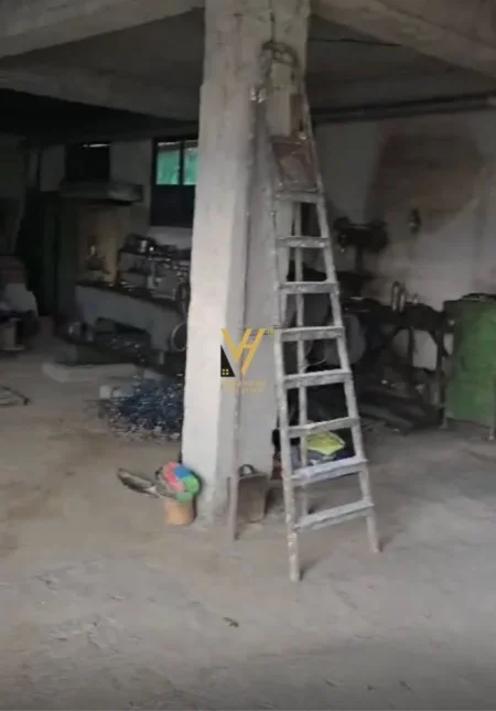 Tirane, jepet me qera magazine Kati 0, 105 m² 500 € (MEZEZ)