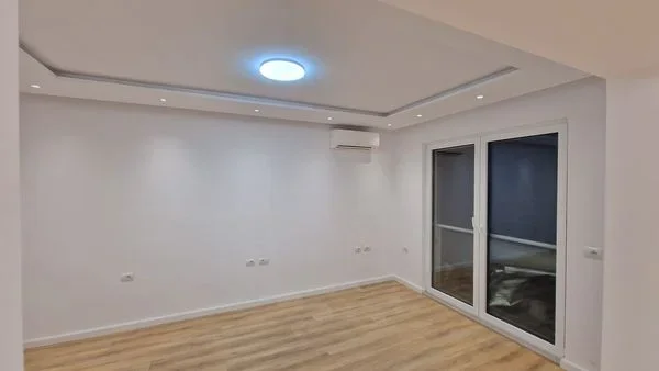 Tirane, shitet apartament 3+1 , 104 m² (Kafe Flora)