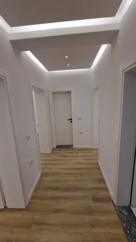 Tirane, shitet apartament 3+1 , 104 m² (Kafe Flora)