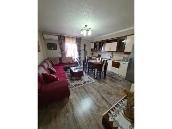 Durres, shes apartament 2+1+Ballkon Kati 8, 126 m² 126.000 € (DURRES,PLAZH)