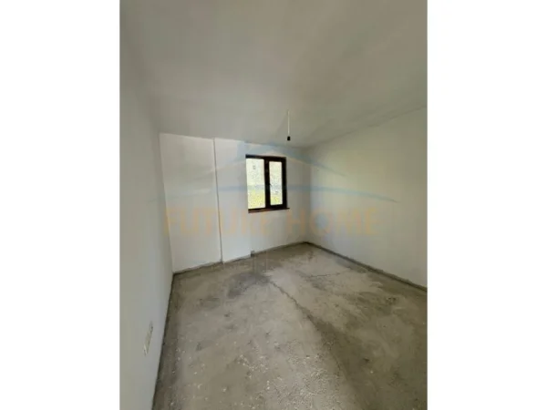 Tirane, shitet apartament 4+1 Kati 4, 164 m² 330.000 € (kopshti zoologjik)