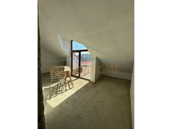 Tirane, shitet apartament 4+1 Kati 4, 164 m² 330.000 € (kopshti zoologjik)