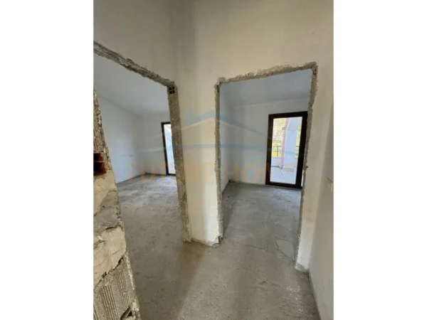 Tirane, shitet apartament 4+1 Kati 4, 164 m² 330.000 € (kopshti zoologjik)