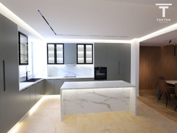 Tirane, jap me qera Vile 3 Katshe , 630 m² 5.000 € (Petrele)