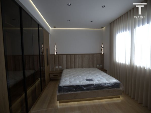 Tirane, jap me qera Vile 3 Katshe , 630 m² 5.000 € (Petrele)
