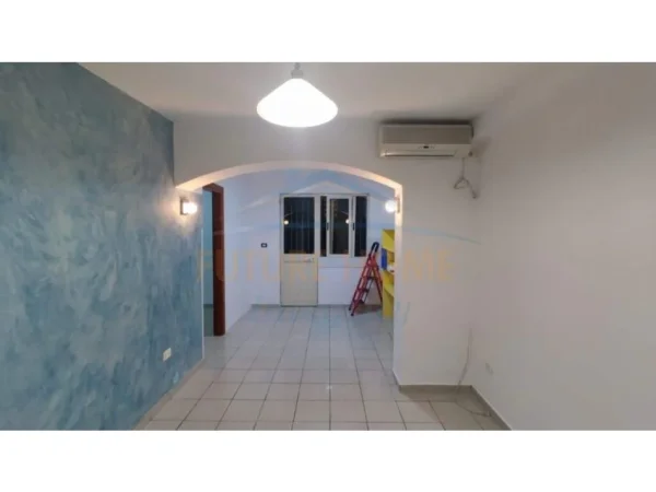 Tirane, jepet me qera dyqan Kati 0, 50 m² 350 € (STADIUMI DINAMO TIRANE)