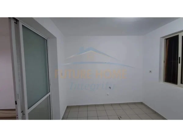 Tirane, jepet me qera dyqan Kati 0, 50 m² 350 € (STADIUMI DINAMO TIRANE)