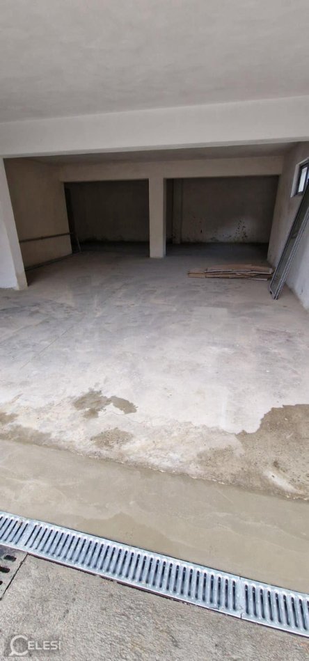Tirane, jepet me qera ambjent biznesi Kati -1, 370 m² 750 € (ISH DOGANA)