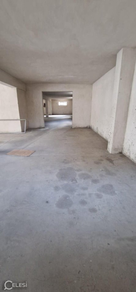 Tirane, jepet me qera ambjent biznesi Kati -1, 370 m² 750 € (ISH DOGANA)