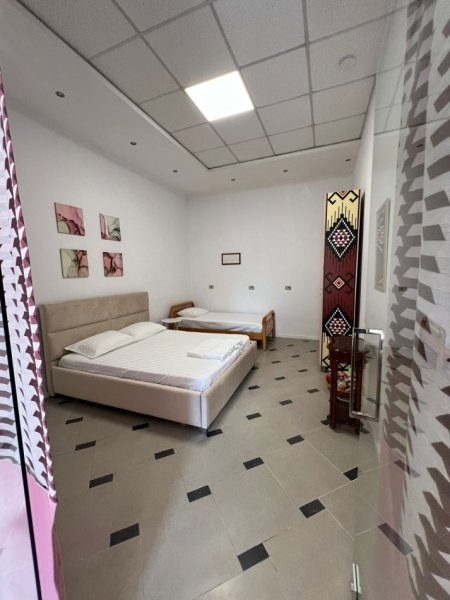 Tirane, jepet me qera apartament 1+1+Ballkon Kati 1, 80 m² 650 € (JEPET APARTAMENT ME QERA 1+1 PRANE CIRKUT)