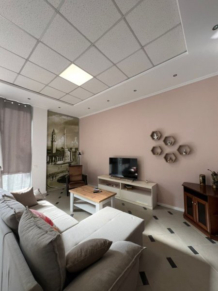 Tirane, jepet me qera apartament 1+1+Ballkon Kati 1, 80 m² 650 € (JEPET APARTAMENT ME QERA 1+1 PRANE CIRKUT)