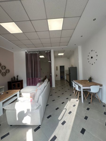 Tirane, jepet me qera apartament 1+1+Ballkon Kati 1, 80 m² 650 € (JEPET APARTAMENT ME QERA 1+1 PRANE CIRKUT)