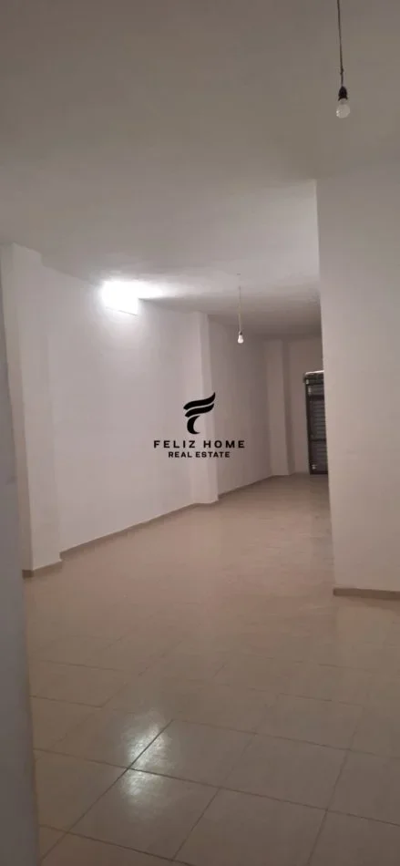 Tirane, jepet me qera dyqan Kati 0, 100 m² 900 € (5 MAJI)