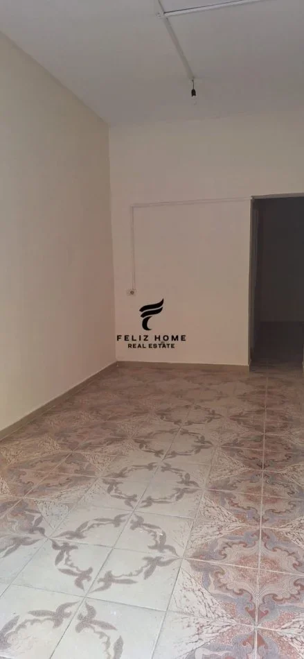 Tirane, jepet me qera dyqan Kati 0, 100 m² 900 € (5 MAJI)