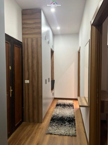 Tirane, jepet me qera apartament 1+1+Ballkon Kati 1, 65 m² 600 € (qender)