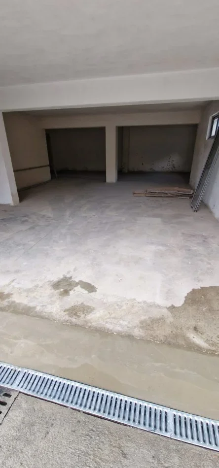 Tirane, jepet me qera magazine Kati 0, 370 m² 750 € (BERIT BEKER)