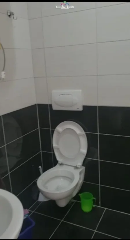 Tirane, jepet me qera zyre Kati 3, 22 m² 200 € (21 dhjetori)