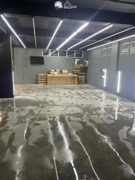 Tirane, jepet me qera magazine Kati 0, 130 m² 700 € (Misto Mame 