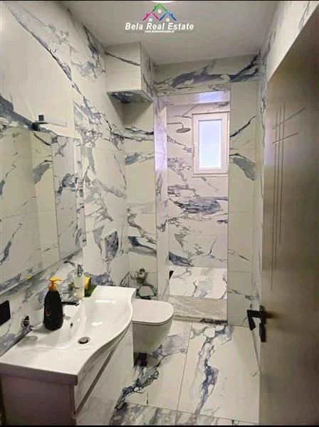 Tirane, jepet me qera zyre Kati 0, 100 m² 800 € (21 dhjetori)