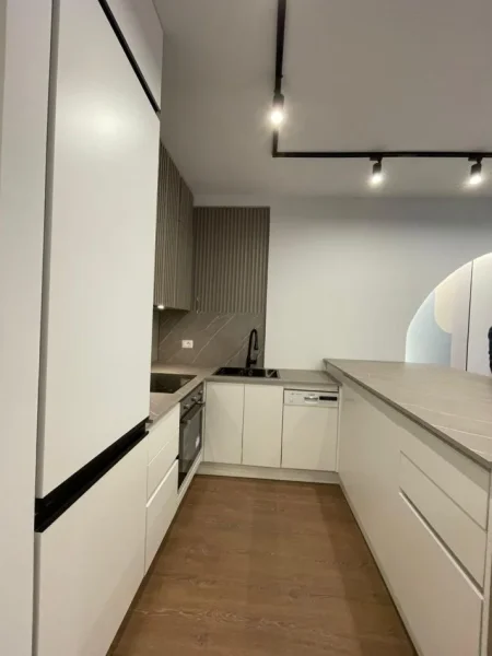 Tirane, shitet apartament 2+1+Ballkon Kati 5, 100 m² 275.000 € (Rruga Sami Frasheri, Bllok)