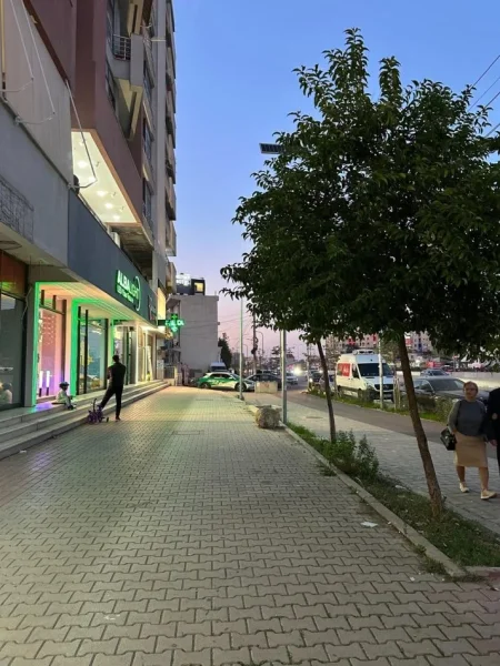 Tirane, oferte Shitet biznesi butik ne Astir