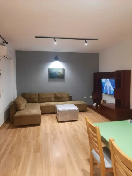 Tirane, jepet me qera apartament 2+1 Kati 5, 100 m² 500 € (Astir)