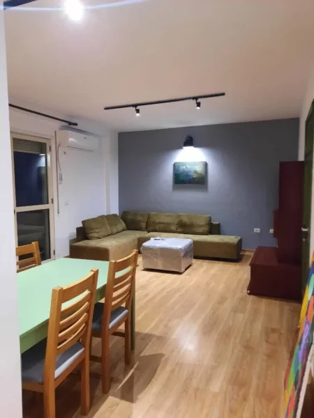 Tirane, jepet me qera apartament 2+1 Kati 5, 100 m² 500 € (Astir)