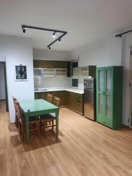 Tirane, jepet me qera apartament 2+1 Kati 5, 100 m² 500 € (Astir)