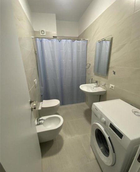 Tirane, jepet me qera apartament 1+1 Kati 5, 66 m² 420 € (Yzberisht)