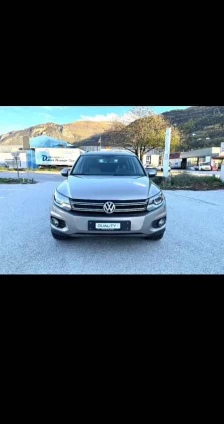 Tirane, shes makine Volkswagen Nafte, bezhë automatik Kondicioner 155.000 km 12.000 €