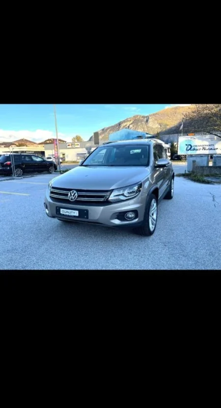 Tirane, shes makine Volkswagen Nafte, bezhë automatik Kondicioner 155.000 km 12.000 €