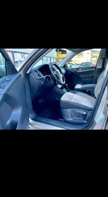 Tirane, shes makine Volkswagen Nafte, bezhë automatik Kondicioner 155.000 km 12.000 €