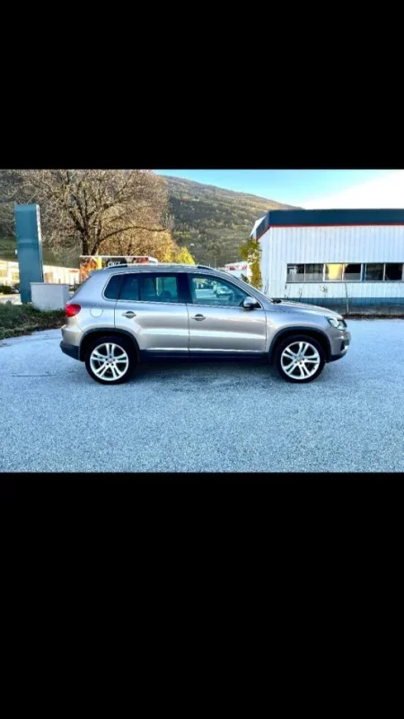 Tirane, shes makine Volkswagen Nafte, bezhë automatik Kondicioner 155.000 km 12.000 €