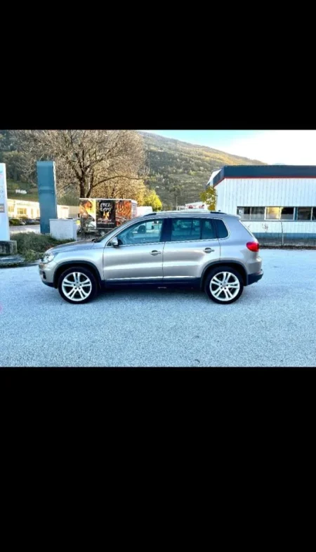 Tirane, shes makine Volkswagen Nafte, bezhë automatik Kondicioner 155.000 km 12.000 €